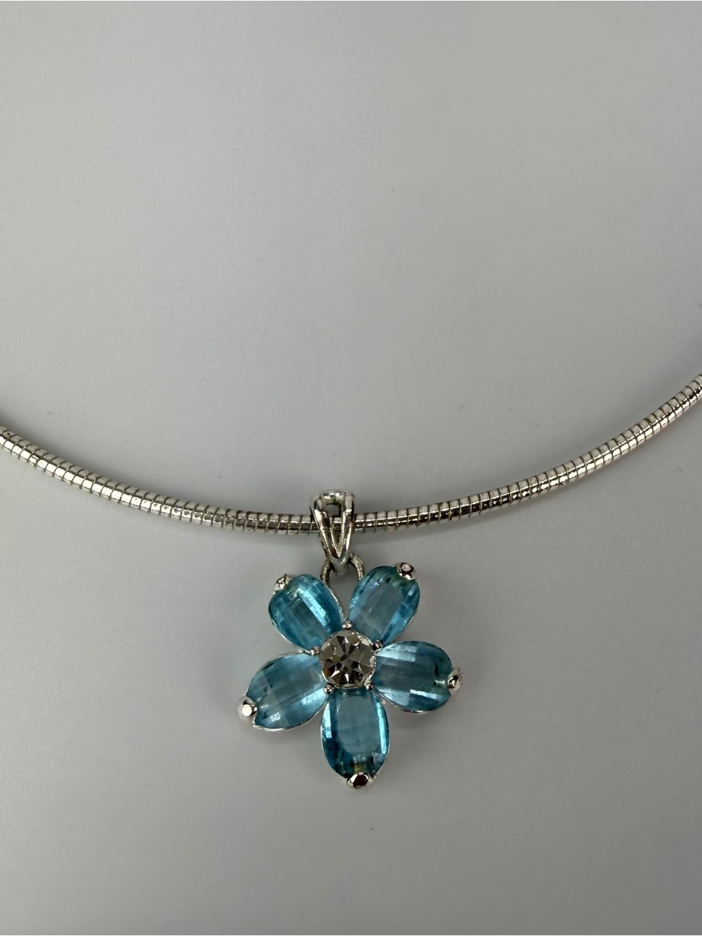 Avon Nina Ricci Light Blue Crystal Flower Silver Tone Coil Necklace - Picture 2 of 8